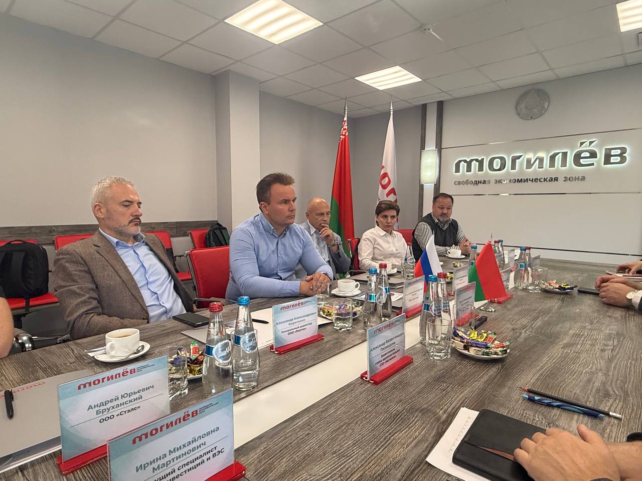 В администрации СЭЗ «Могилев» прошла деловая встреча и B2B‑переговоры с делегацией Ленинградской области. Представлены промышленный парк, льготы и преференции, потенциал резидентов