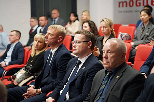 В административном здании СЭЗ «Могилев» в рамках XVI Международного экономического форума «Мельница успеха» проходят региональные белорусско-китайские деловые переговоры - Фото 5